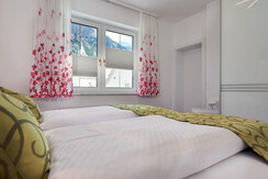 Schlafzimmer mit Boxspringbett