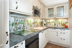 helle Küche in der Ferienwohnung Edelweiß