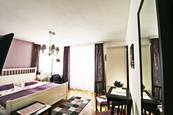 Zimmer Lila Blick ins Zimmer