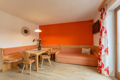 App. Orange Living area