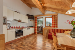 App. Red Eat-in kitchen