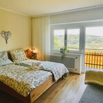 Bild von Doppelbett Zimmer mit See Blick