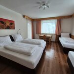 Photo of 4-bed room, shower, toilet