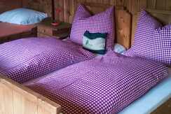 Zimmer - eines der 3 Zimmer im Obergeschoß