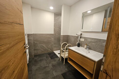 Badezimmer mit Dusche