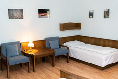 Sitzbereich und Einzelbett