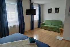 Satelliten TV und großes Doppelschlafsofa