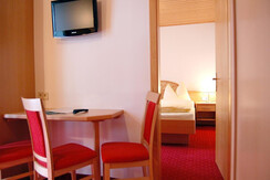 Zimmer 103 mit Verbindunsgtür