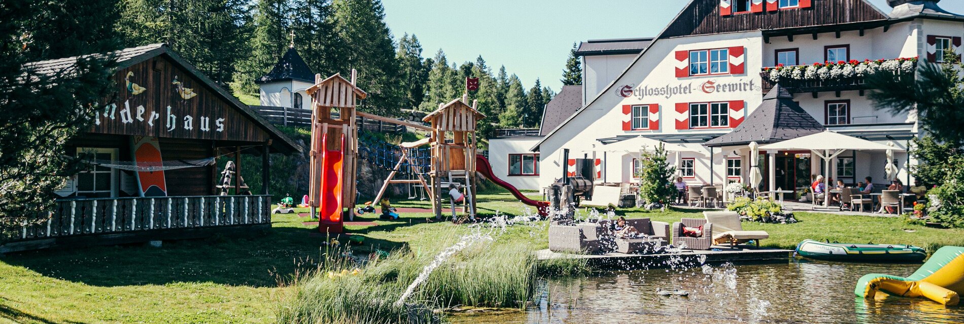 Haus mit Spielplatz