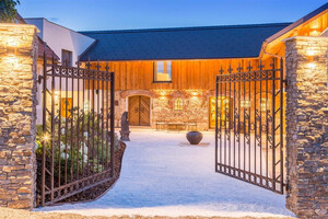 Welcome @ Golden Hill (Large) | © Golden Hill - Arne Pastoor