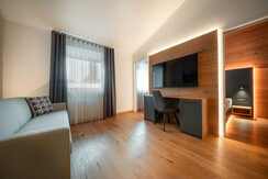 "GUST" FOR 4 - VIEW Planai - living room with TV