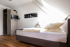 einladende Doppelzimmer mit Fernseher