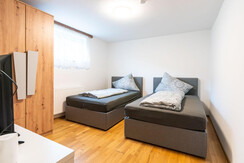 Schlafzimmer mit 2 Einzelbetten