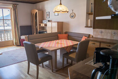 Haus Bischof, Ferienwohnung Wohnbereich, Balkon