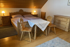 Zimmer mit Kommode