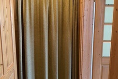 Kasten im größeren Zimmer