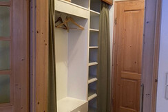 Stauraum im kleineren Zimmer