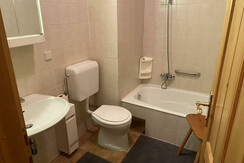 Badezimmer des etwas kleineren Zimmers