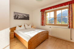 Schlafzimmer 1 mit Doppelbett