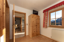 Blick von Schlafzimmer 2 auf Wohnraum