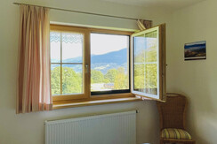 Schlafzimmer Nr. 2 mit Blick ins Ennstal