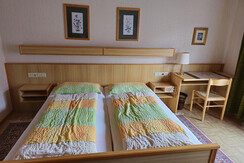 Zimmer 2 _ Bett