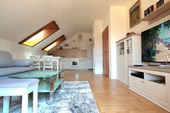 Wohnzimmer mit Küche