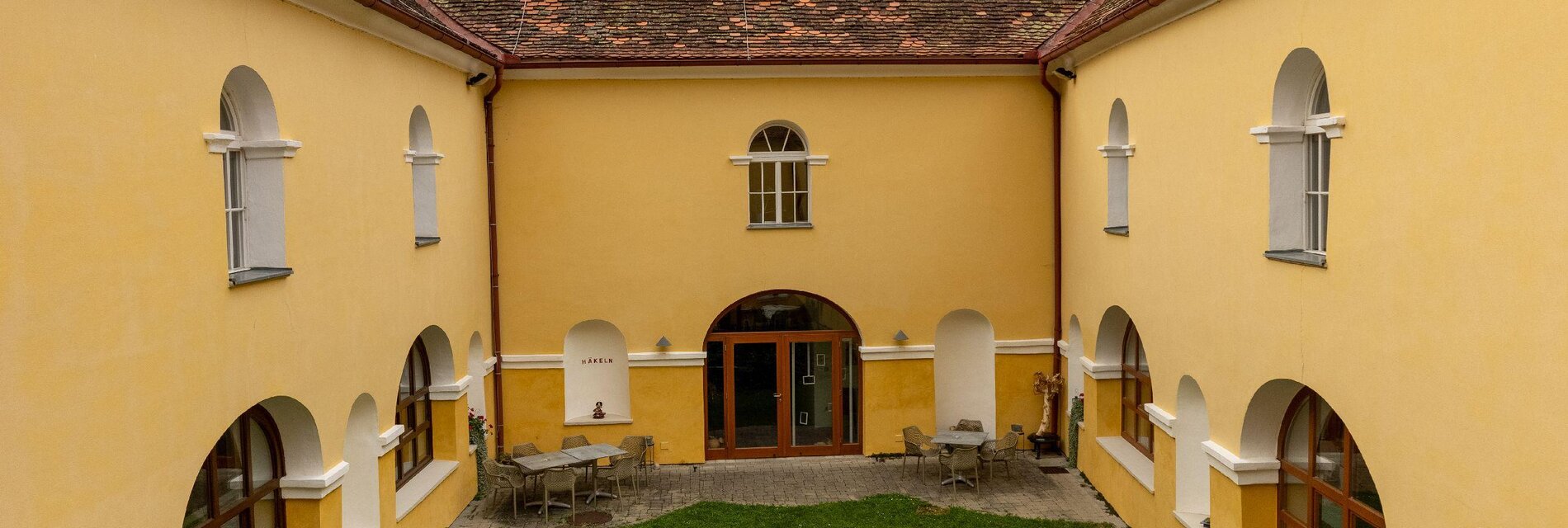 Blick in den Innenhof des Haus der Frauen