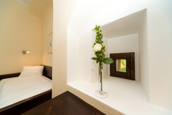 Einzelzimmer, Zimmer 16: Debora