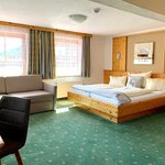 Photo of Multi-bed room (MBZO2) - breakfast | © Heisshof GmbH & Co.KG