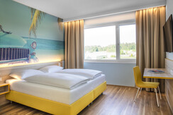 Schlafzimmer mit Wandtapete