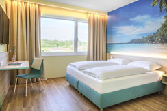 Comfort Doppelzimmer hell mit Wandtapete