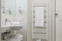 Badezimmer mit Dusche