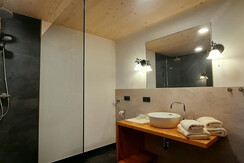 Hofchalets Nikola 1001 m Seehöhe Badezimmer
