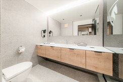 Suite geräumiges Badezimmer