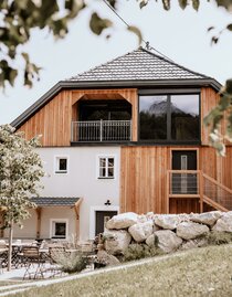 Hotel-Entrance with Garden | © Martina Haller Photography | Martina Haller Photography | © Martina Haller Photography