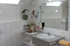 Helles Badezimmer