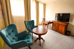 2 Bett Zimmer Fernseher