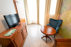 1 Bett Zimmer-Fernseher