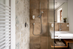 Hotel DER HECHL, Familienzimmer Bad