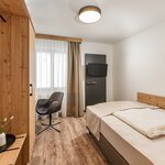 Photo of Double room, shower and bath, toilet, facing the mountains