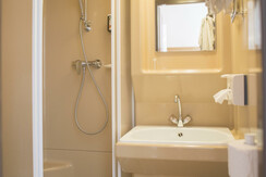 Bad im Standard-Einzelzimmer