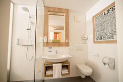 Hotel Locker & Légere Badezimmer