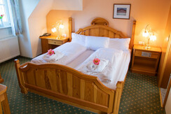 Doppelzimmer mit Bademantel