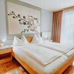 Photo of Double room, shower, toilet, balcony | © RR Gastro & Hotel GmbH