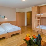 Photo of 4-bed room, bath, toilet, standard | © JUFA Hotel Altaussee