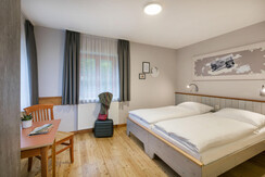 doppelzimmer-jufa-hotel-eisenerz-scaled