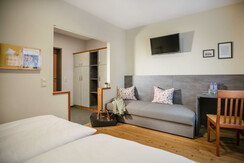 couch-ff3-jufa-hotel-eisenerz-scaled