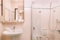 badezimmer-jufa-hotel-fuerstenfeld-sport-resort-wa