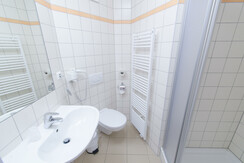 badezimmer-jufa-hotel-fuerstenfeld-sport-resort-wc